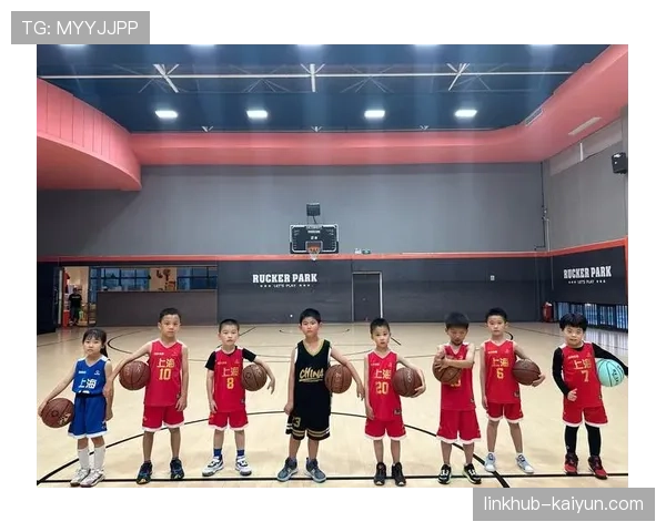 CBA联合教育部推出篮球教学视频,由现役球员示范基本功 CBA联合教育部推出篮球教学视频,由现役球员示范基本功